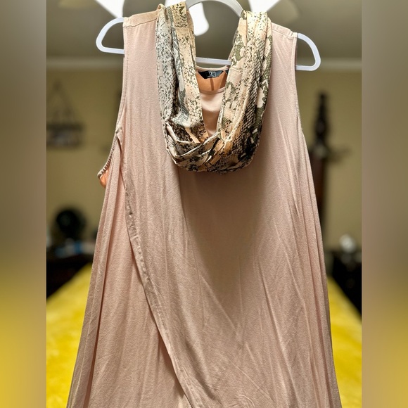 Sleeveless Tunic with Hi/Lo Hem - Picture 4 of 4